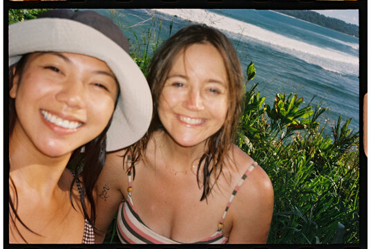 ugc friends selfie beach vacation 