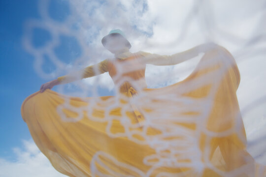 Dance in yellow 