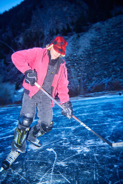  Hockey On Frozen Lake 