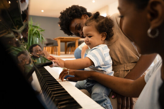 Family bonding through music at the piano
