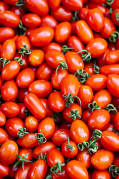 Cherry tomatoes with stems