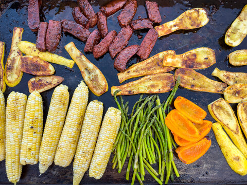 Fresh vegetable barbecue with sausage 