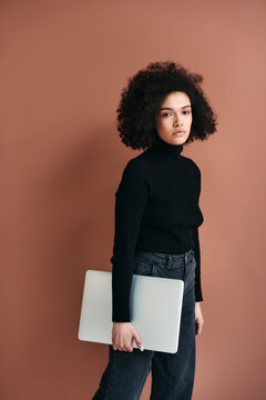Confidence Radiates in a Modern Workspace With a Creative Spirit