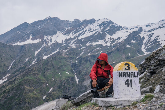 Pause on the Himalayan Road