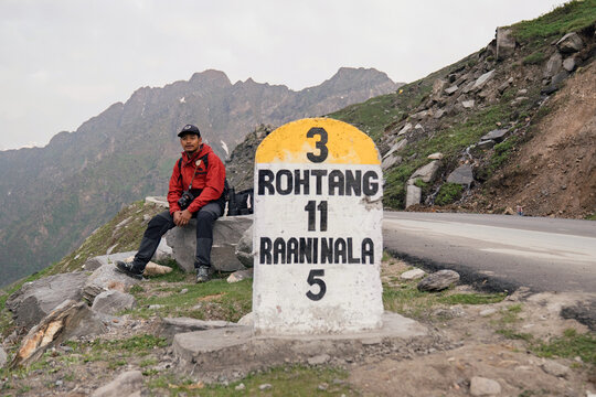 Pause on the Himalayan Road