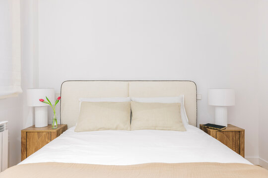 ymmetrical Neutral Bedroom