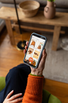 Senior woman online shop