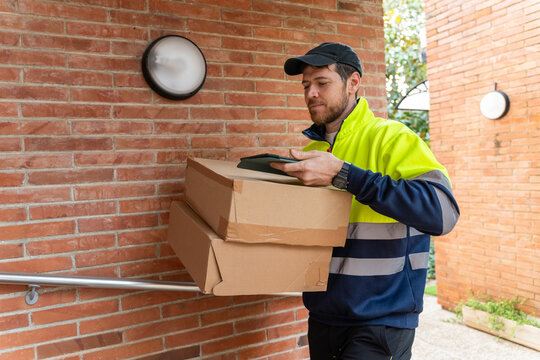 Courier confirming delivery order