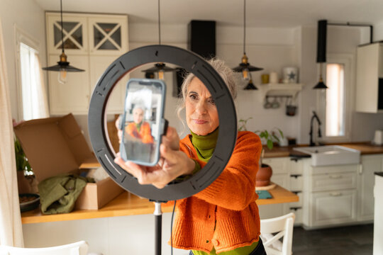 Senior woman fashion livestream