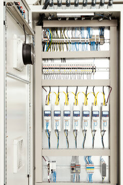 Industrial circuit breaker