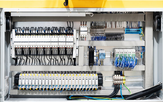 Industrial circuit breaker