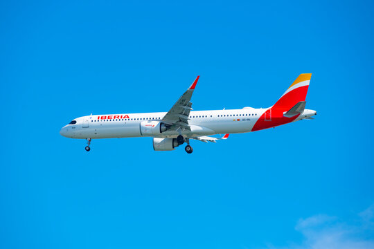 Iberia Airlines Airbus A321-200 XLR EC-OIL landing on Boston Logan International Airport, Boston, Massachusetts MA, USA. 