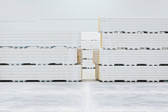 Sandwich panels for thermal insulation 