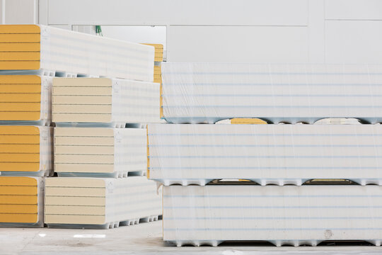 Sandwich panels for thermal insulation 