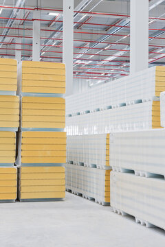Sandwich panels for thermal insulation 