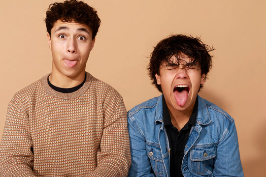 Friends Make Funny Faces 