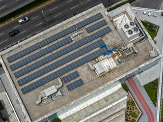 Panoramic view of a bank of solar panels installed on the rooftop of a building © WILL PHOTOGRAPHY