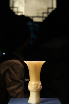 Jade Gu Vessel with Three Chi-Dragon Motifs