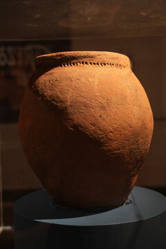 Harappa Society clay pot in the musium