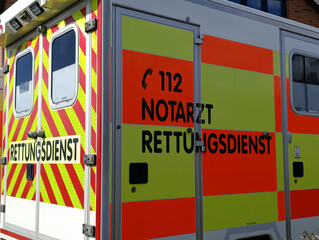 Ein Notarzt Rettungsdienst Wagen  © Janet Worg