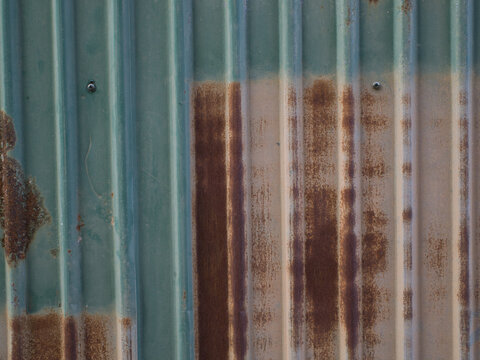 Galvanized fence wall is rusty.