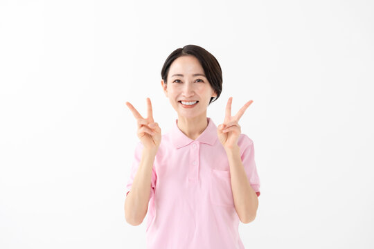 女性　ピース