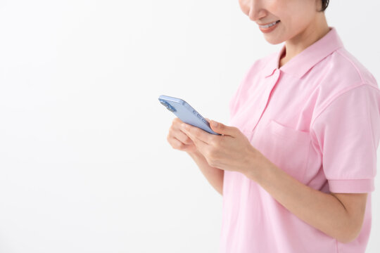 女性　スマホ