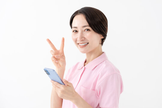 女性　スマホ