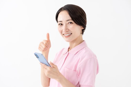 女性　スマホ　いいね