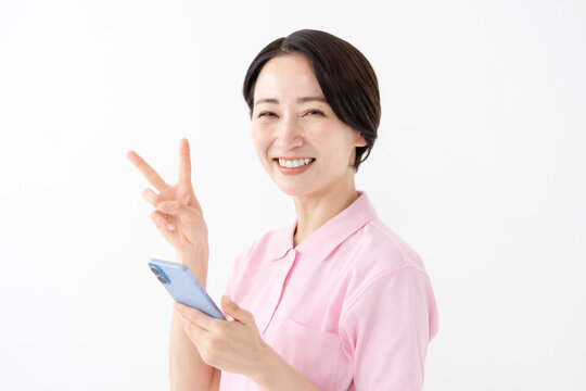 女性　スマホ