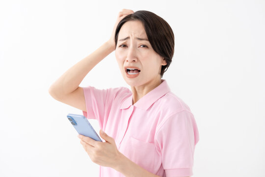 驚く　悩む　女性
