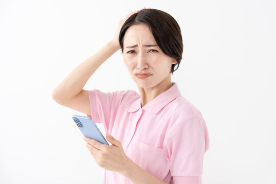 驚く　悩む　女性