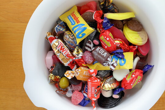 Mix of Swedish candy. Many different tasteful pieces. Several choices.