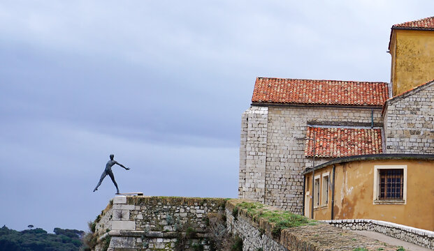 Antibes, France - March 10, 2026: Sculpture named Le Defi or The Challenge in the walls in the old town. The art by Nicolas Lavarenne is aligned with the horizon, creating a beautiful visual effect.