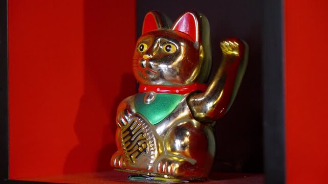 Golden Lucky Cat Waving Paw