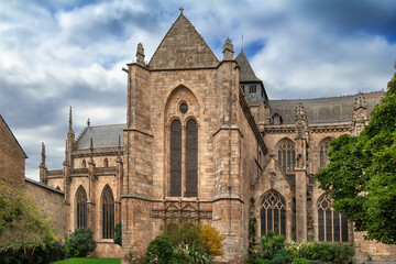 Obraz premium Saint-Malo Church in Dinan France exterior side view. Gothic and Renaissance architecture under a cloudy overcast sky
