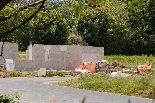 Maison en construction .