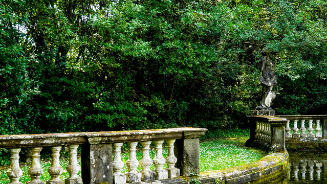 Villa Mansi &egrave; una delle pi&ugrave; famose ville lucchesi.. La villa presenta una bella facciata in stile manierista ed &egrave; circondata da un parco con fontane e vasche. Segromigno in Monte, Lucca, Toscana. IT