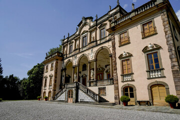 Fototapeta premium Villa Mansi è una delle più famose ville lucchesi.. La villa presenta una bella facciata in stile manierista ed è circondata da un parco con fontane e vasche. Segromigno in Monte, Lucca, Toscana. IT