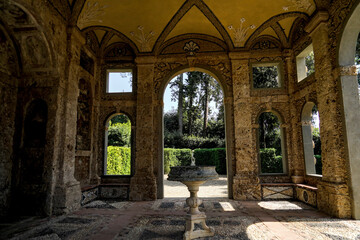 Fototapeta premium Complesso monumentale di Villa Reale di Marlia composto dalla bella residenza storica dove visse Elisa Baciocchi,sorella di Napoleone e dai lussurreggianti giardini. Lucca, Toscana, Italia