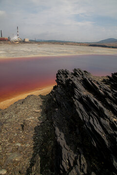 The plant pollutes nature in the city of Karabash