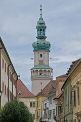 Obraz premium Medieval fire watchtower and houses of the town of Sopron, Hungary 