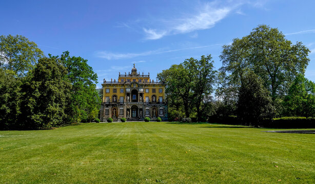Villa Torrigiani si trova nella frazione Camigliano del comune di Capannori. Si tratta di una delle pi&ugrave; lussuose e scenografiche della lucchesia e risale alla seconda met&agrave; del secolo. Toscana, Italia