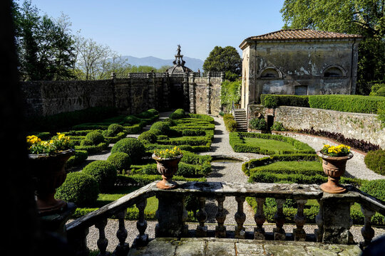 Villa Torrigiani si trova nella frazione Camigliano del comune di Capannori. Si tratta di una delle pi&ugrave; lussuose e scenografiche della lucchesia e risale alla seconda met&agrave; del secolo. Toscana, Italia