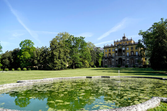 Villa Torrigiani si trova nella frazione Camigliano del comune di Capannori. Si tratta di una delle pi&ugrave; lussuose e scenografiche della lucchesia e risale alla seconda met&agrave; del secolo. Toscana, Italia