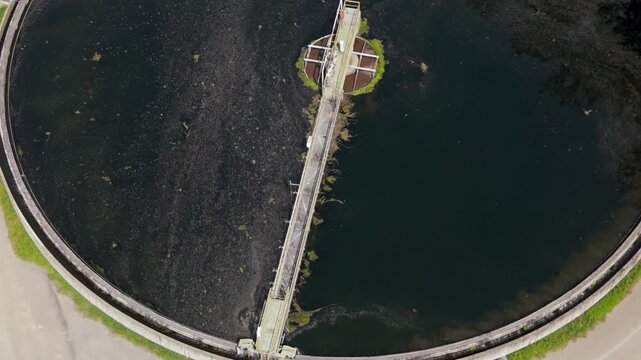 Circular Clarifier Tank: An aerial view shows a circular clarifier tank at a water treatment facility, highlighting the industrial infrastructure essential for purifying water.