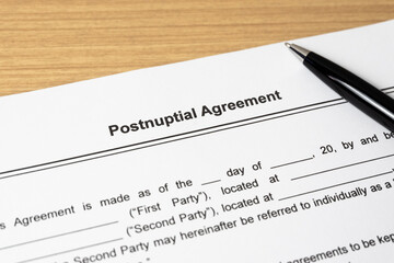 Obraz premium Legal document Postnuptial Agreement on paper close up