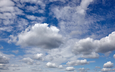 Obraz premium Abstract image of blurred sky. Blue sky background with cumulus clouds
