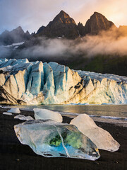 Naklejka premium Majestic Glacier Wall with Crystal Clear Ice Blocks
