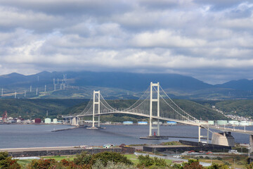 Fototapeta premium 室蘭港と白鳥大橋（北海道室蘭市）